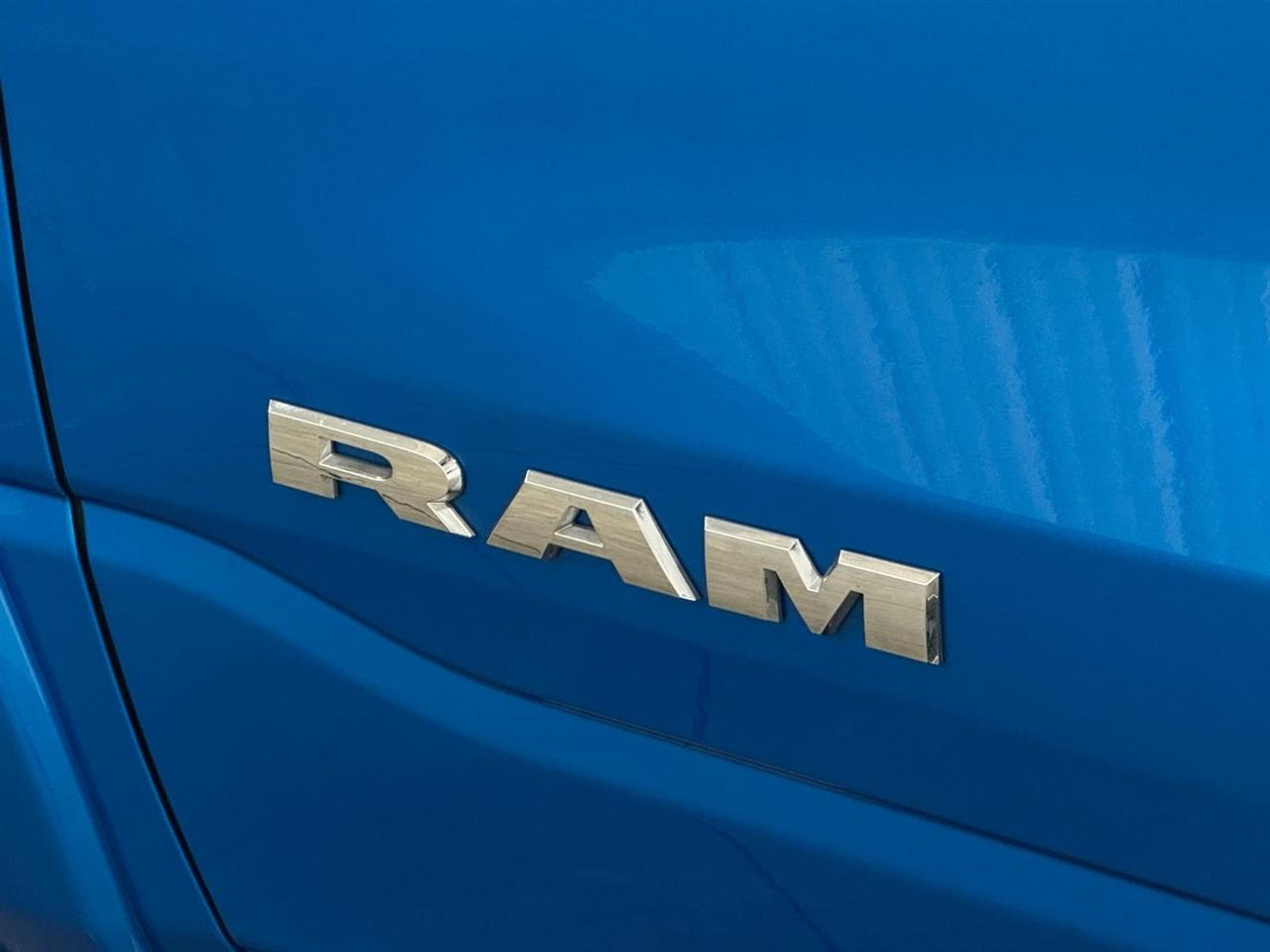 RAM 1500 Laramie 4x4 Crew Cab 5'7" Box 2021
