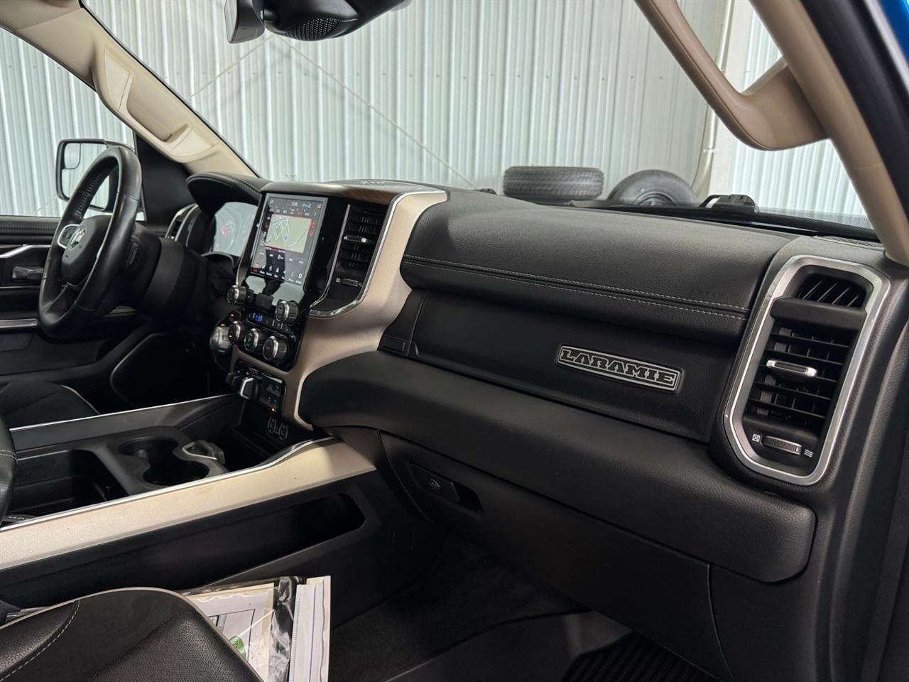 RAM 1500 Laramie 4x4 Crew Cab 5'7" Box 2021