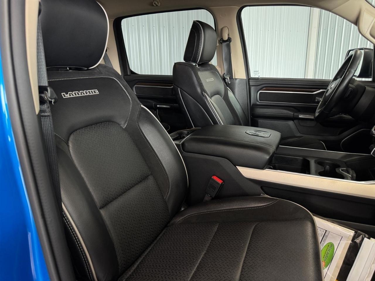 RAM 1500 Laramie 4x4 Crew Cab 5'7" Box 2021