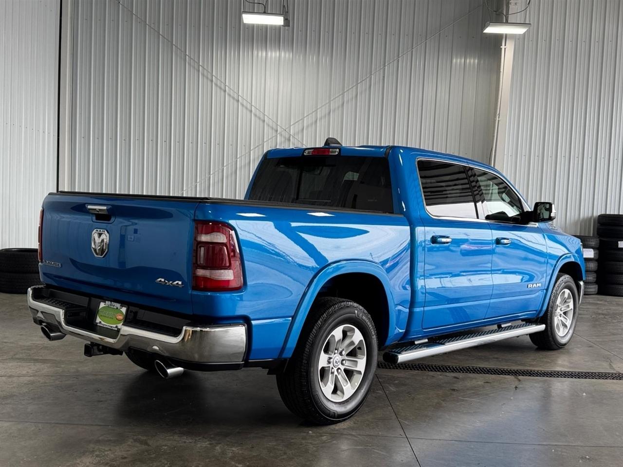 RAM 1500 Laramie 4x4 Crew Cab 5'7" Box 2021