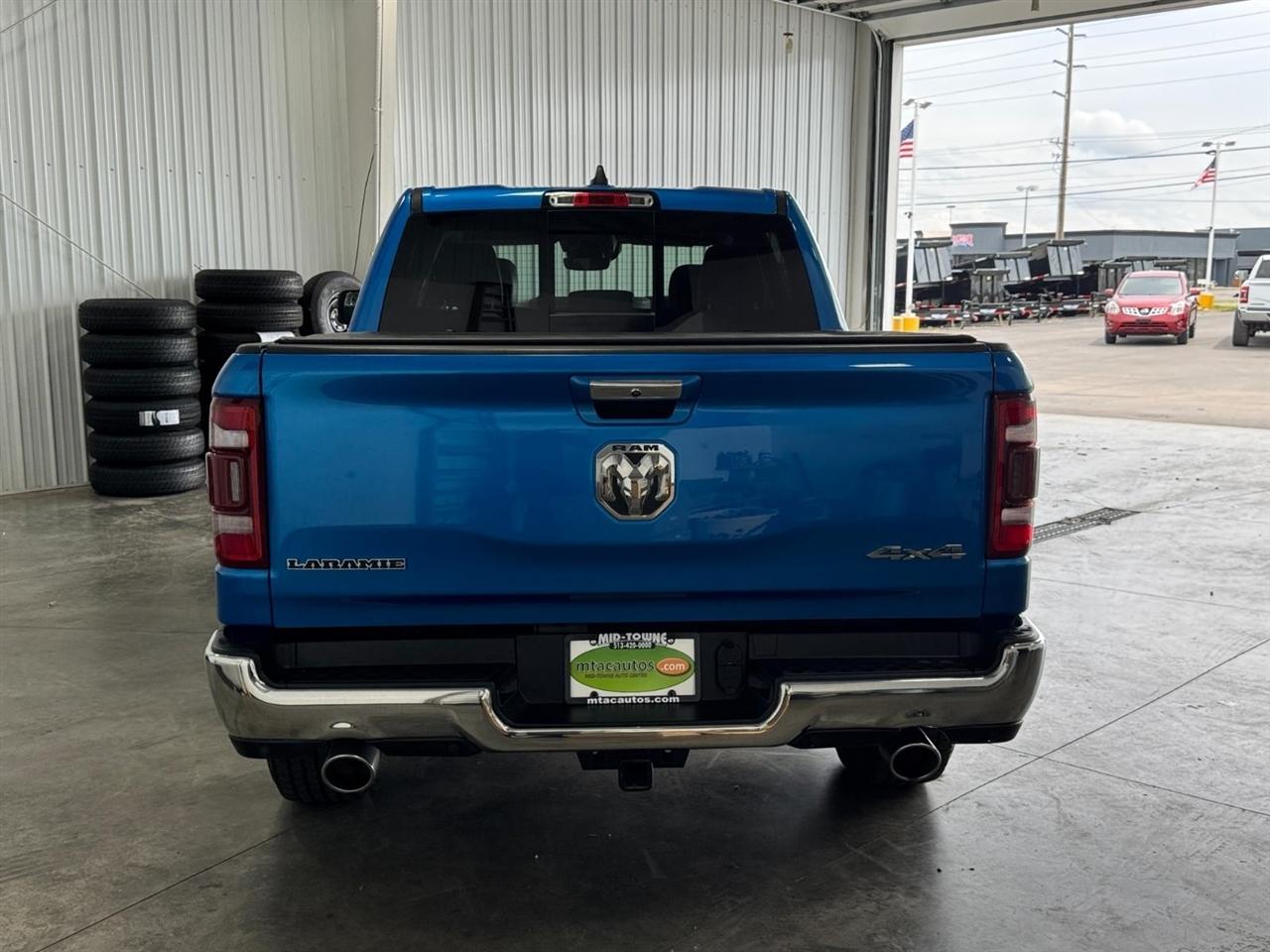 RAM 1500 Laramie 4x4 Crew Cab 5'7" Box 2021