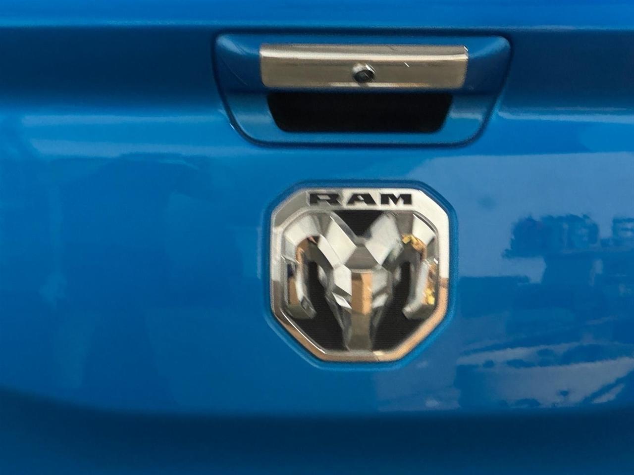 RAM 1500 Laramie 4x4 Crew Cab 5'7" Box 2021