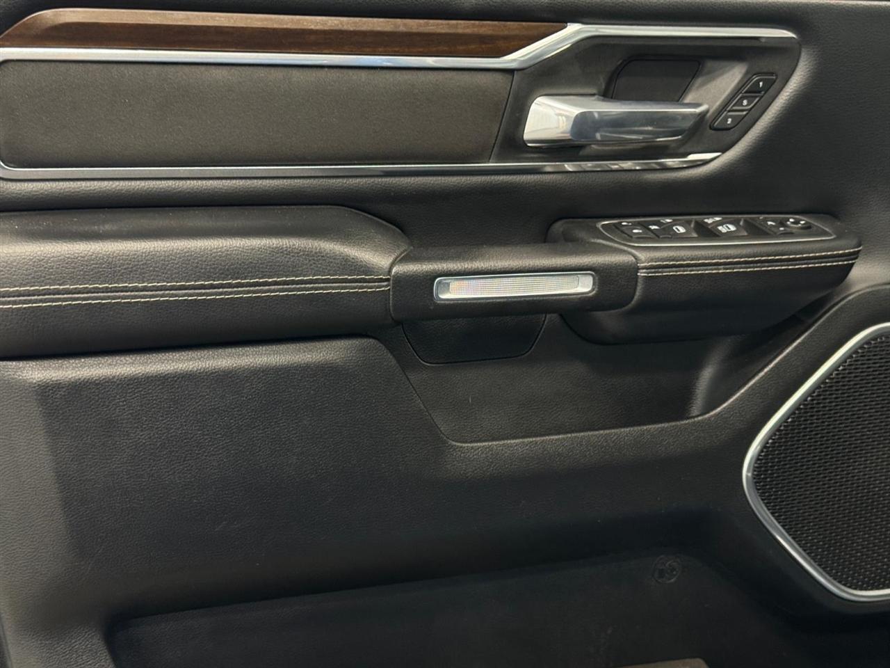 RAM 1500 Laramie 4x4 Crew Cab 5'7" Box 2021