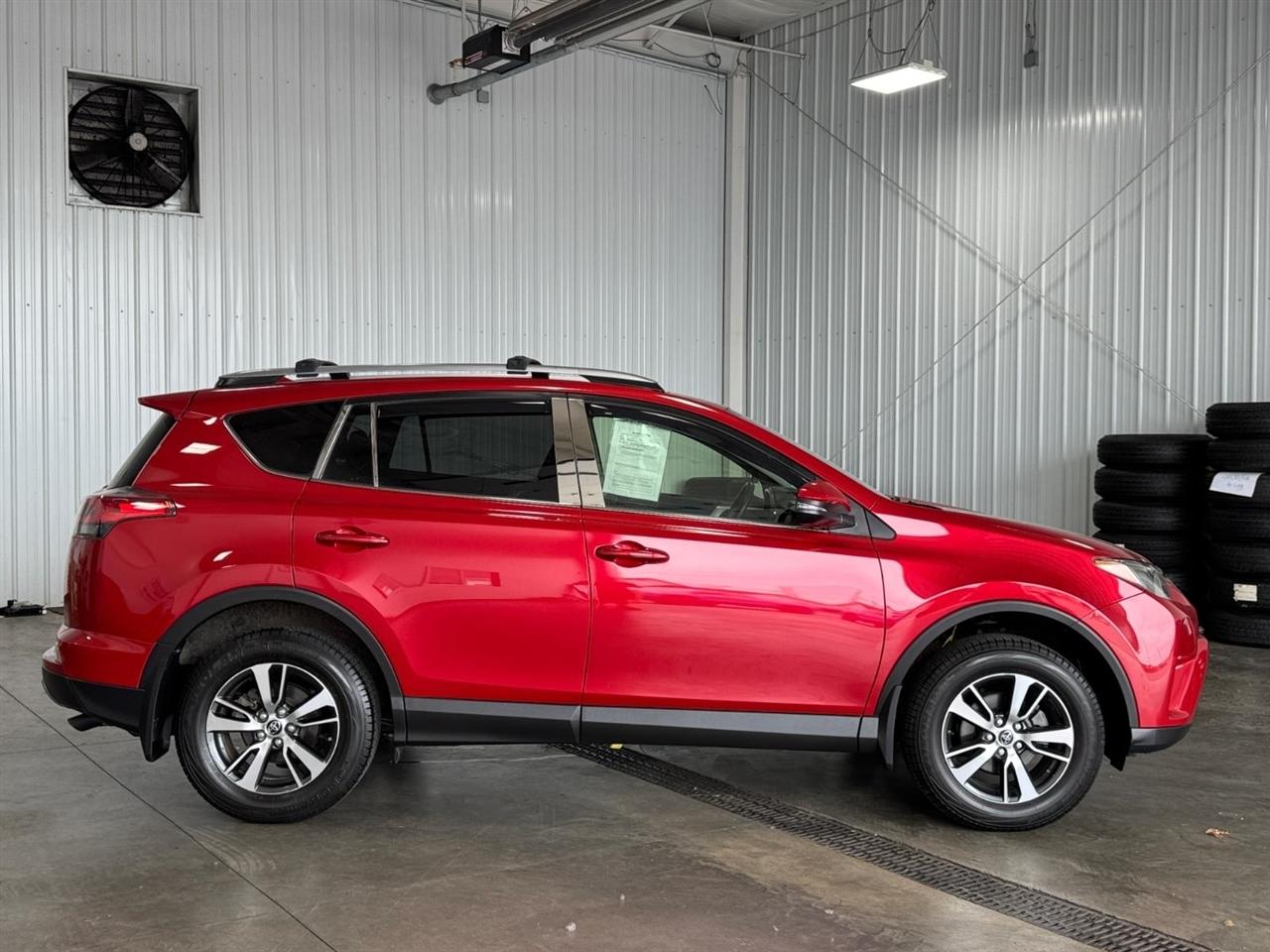 Toyota RAV4 XLE AWD (Natl) 2017