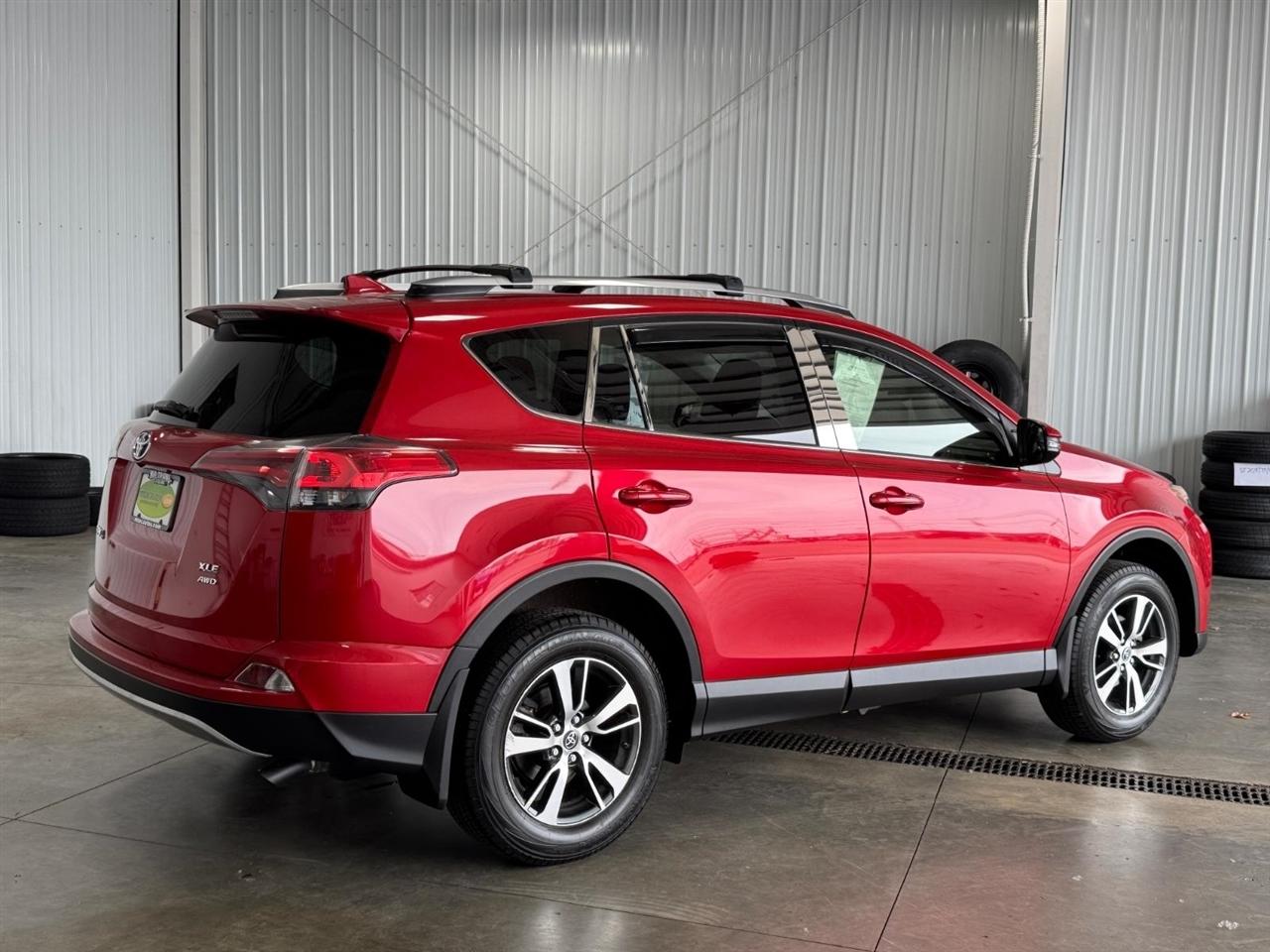 Toyota RAV4 XLE AWD (Natl) 2017