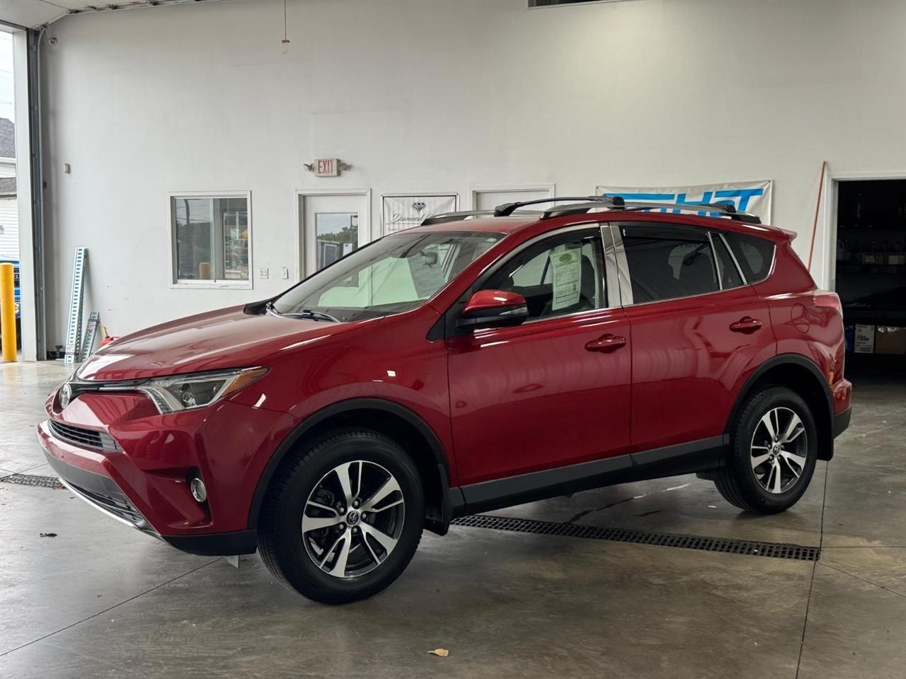 Toyota RAV4 XLE AWD (Natl) 2017
