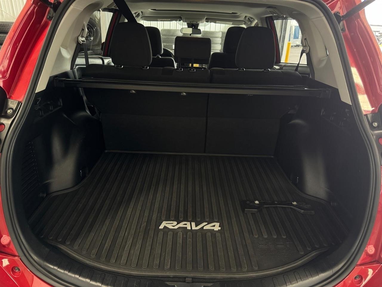 Toyota RAV4 XLE AWD (Natl) 2017