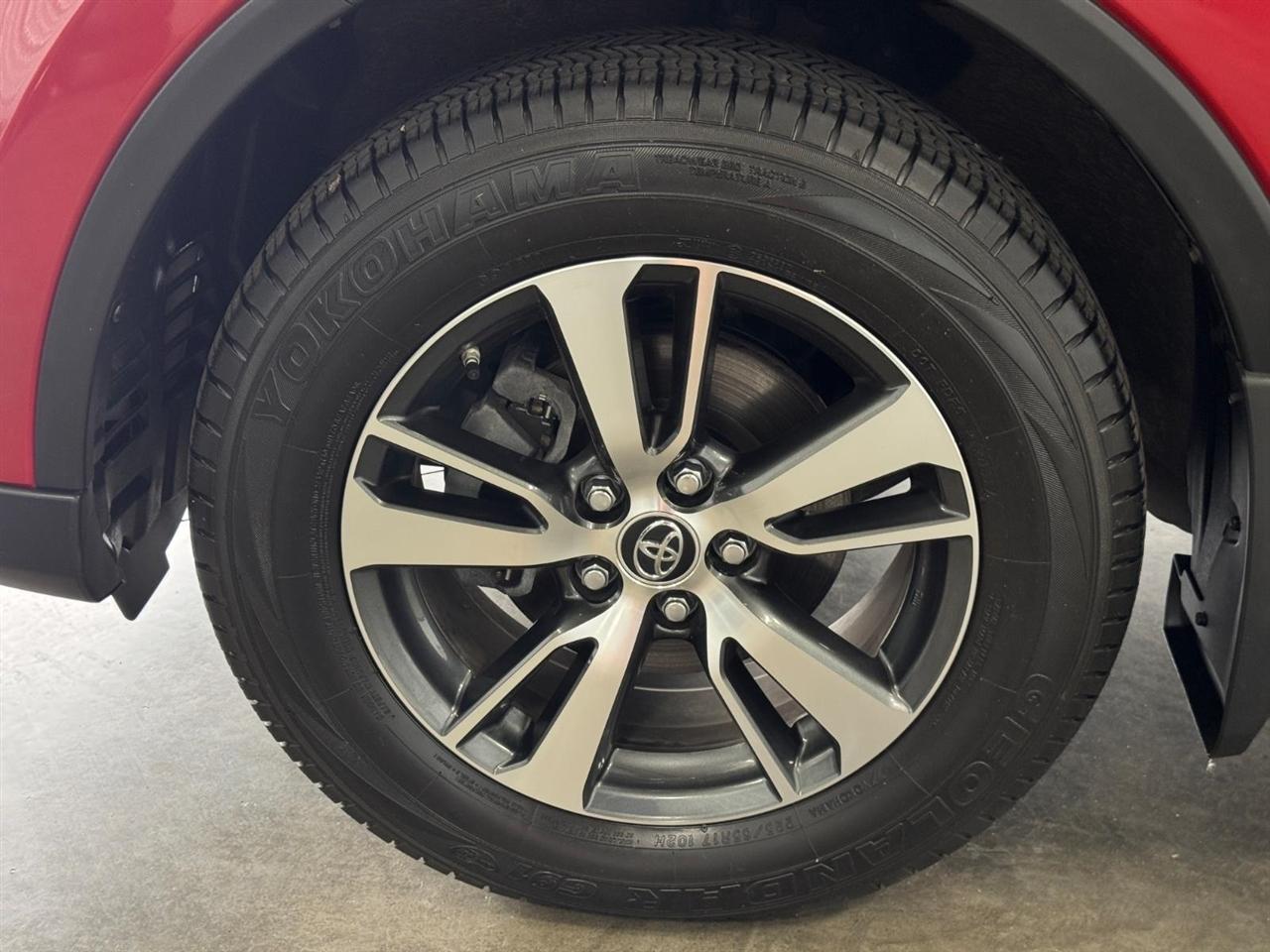 Toyota RAV4 XLE AWD (Natl) 2017
