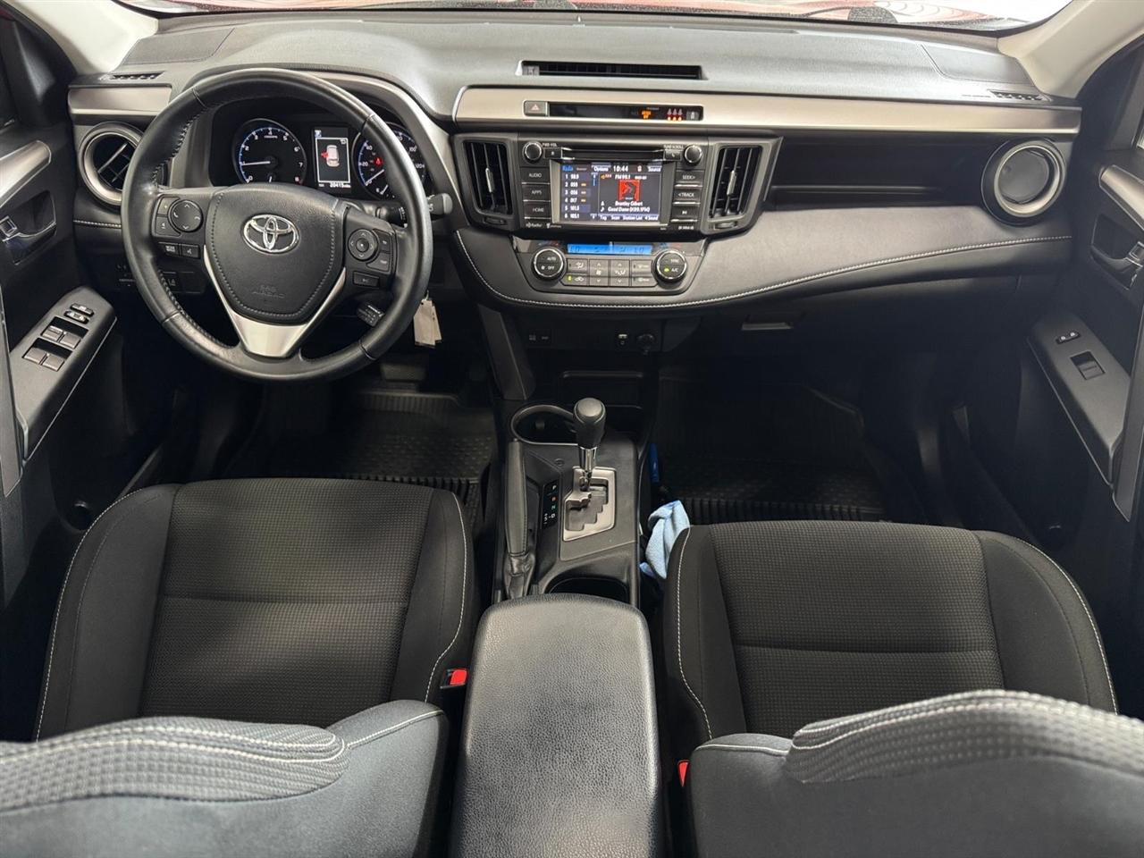 Toyota RAV4 XLE AWD (Natl) 2017