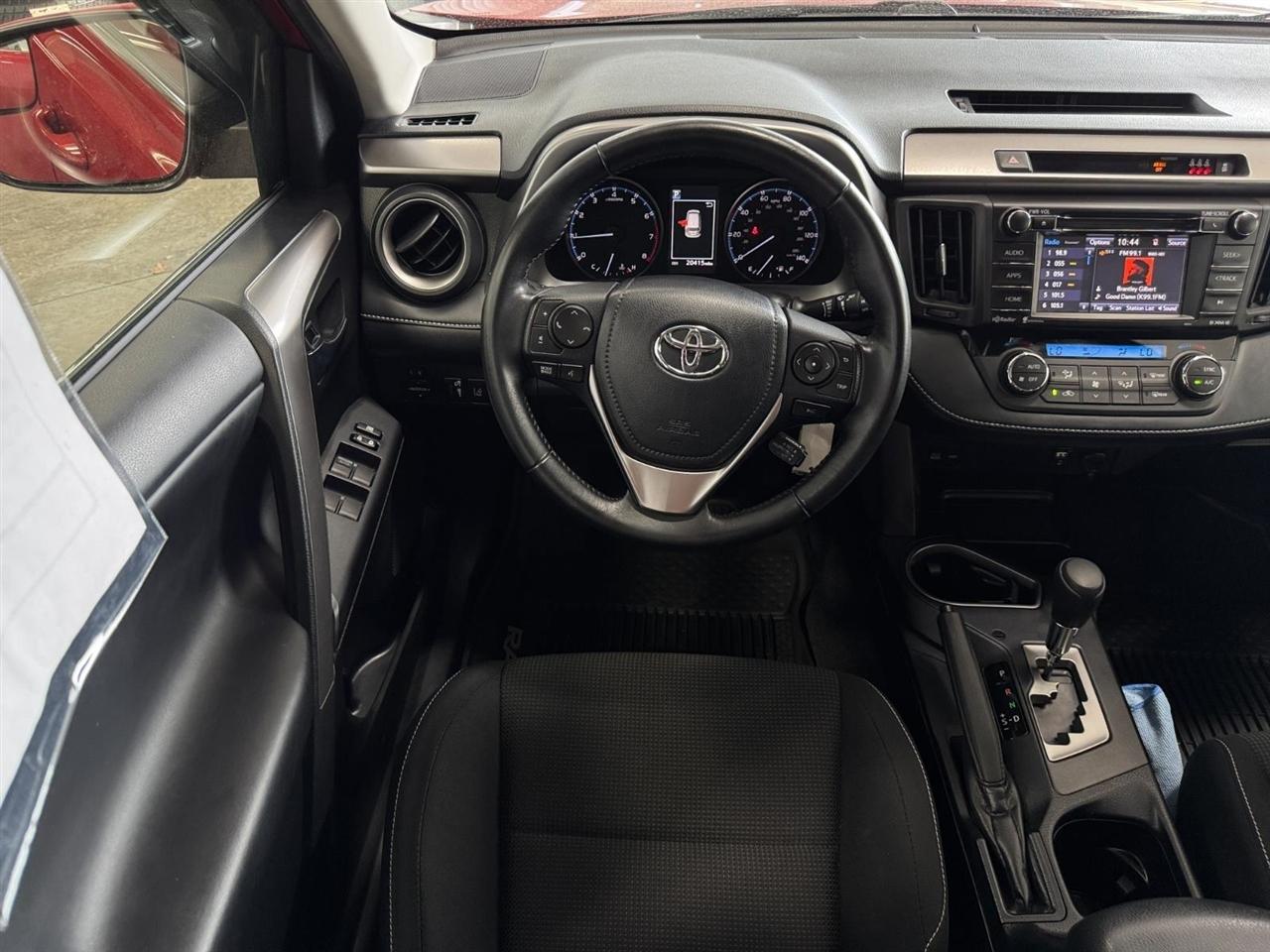 Toyota RAV4 XLE AWD (Natl) 2017