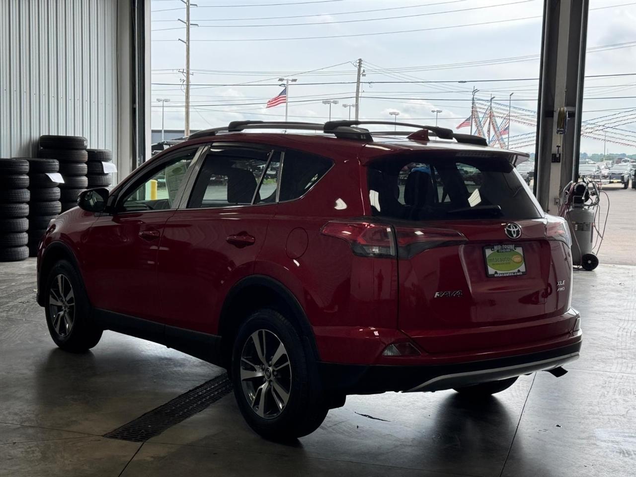Toyota RAV4 XLE AWD (Natl) 2017