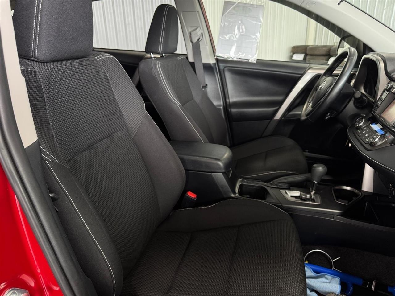 Toyota RAV4 XLE AWD (Natl) 2017
