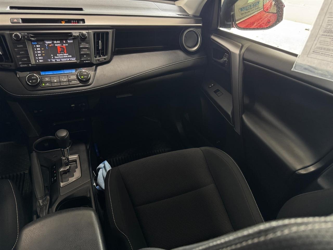 Toyota RAV4 XLE AWD (Natl) 2017