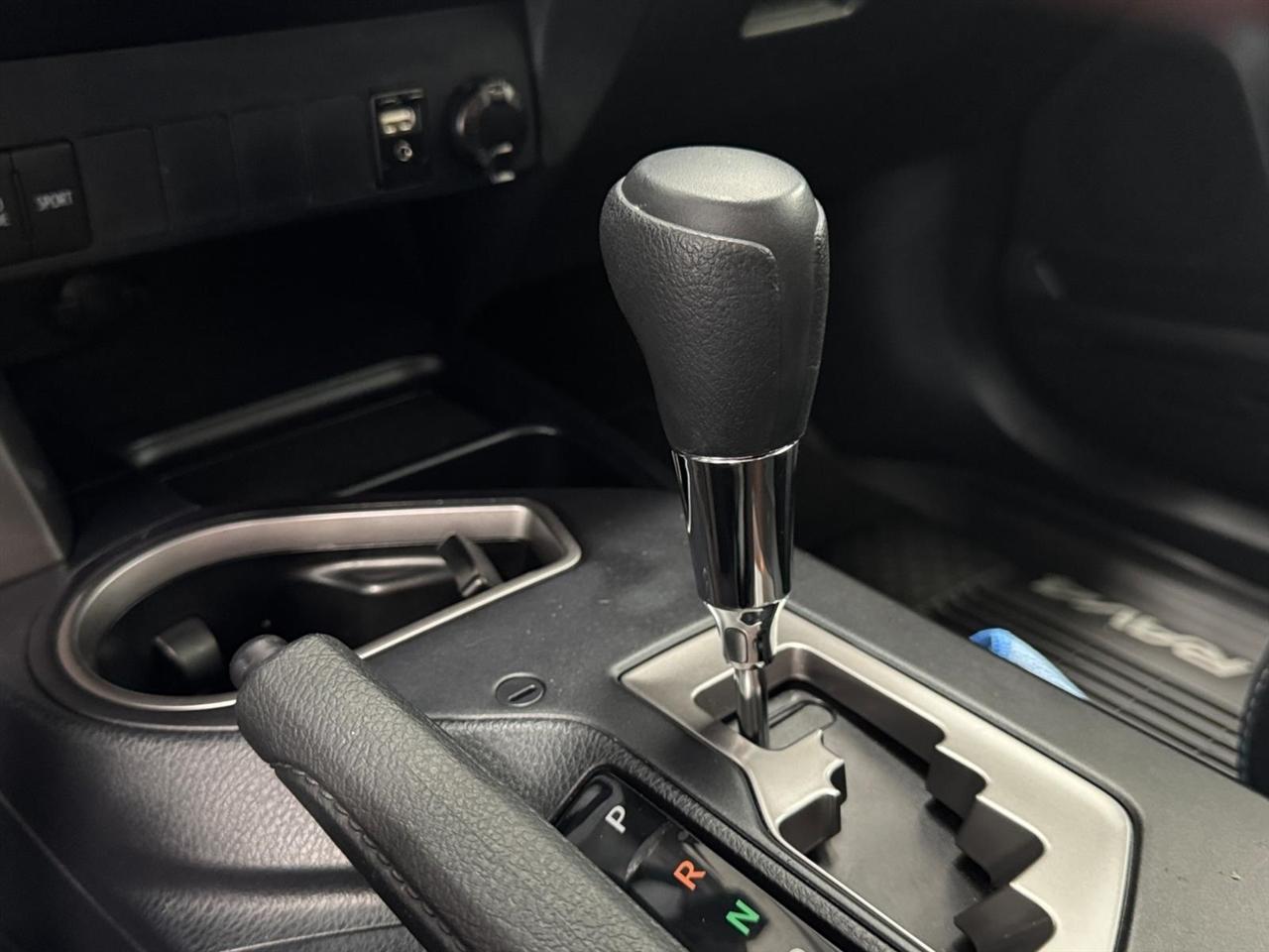Toyota RAV4 XLE AWD (Natl) 2017