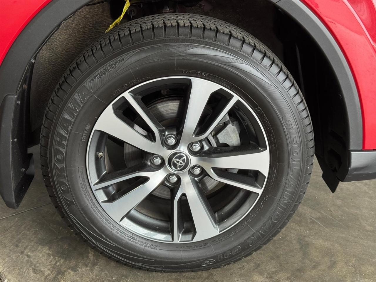 Toyota RAV4 XLE AWD (Natl) 2017