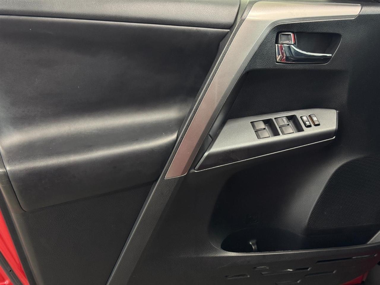 Toyota RAV4 XLE AWD (Natl) 2017