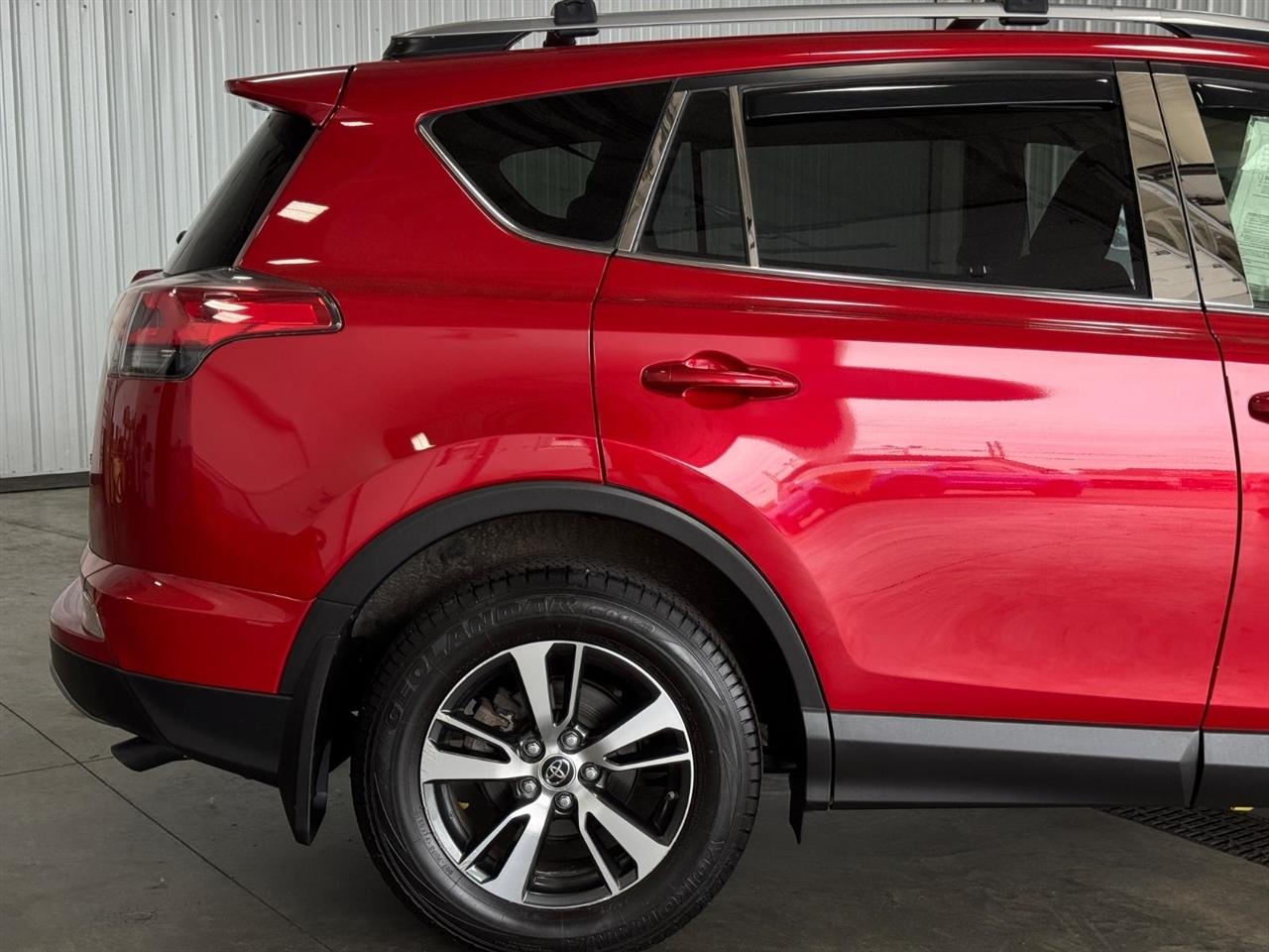 Toyota RAV4 XLE AWD (Natl) 2017