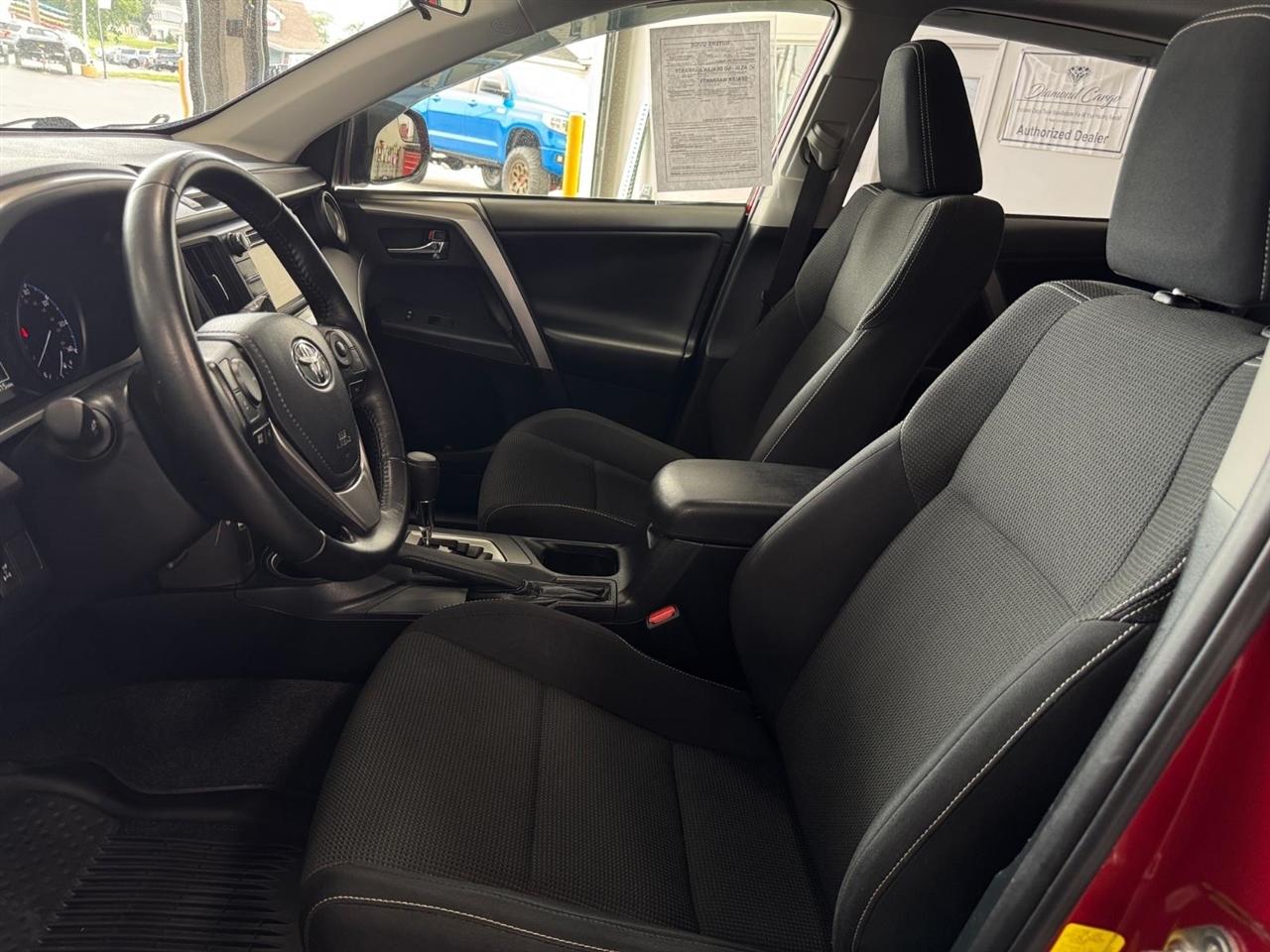 Toyota RAV4 XLE AWD (Natl) 2017