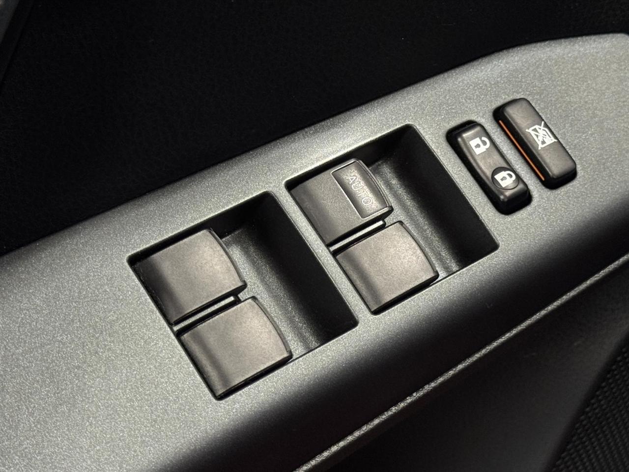 Toyota RAV4 XLE AWD (Natl) 2017