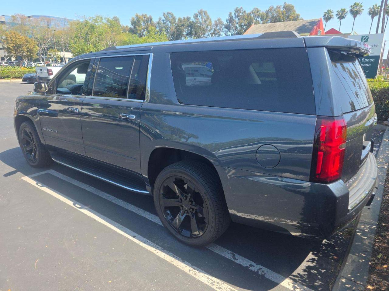 Chevrolet Suburban 4WD 4dr Premier 2020