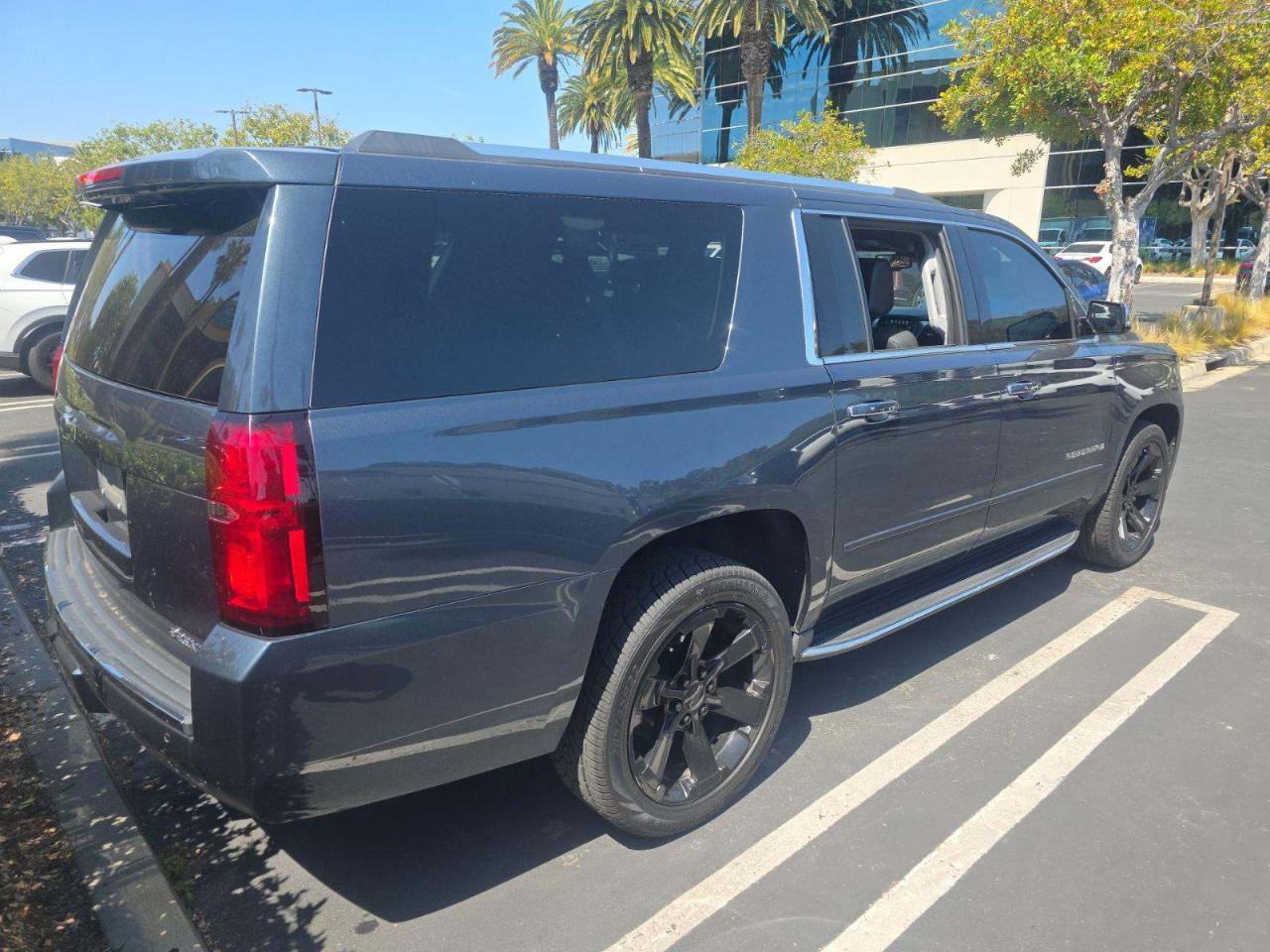 Chevrolet Suburban 4WD 4dr Premier 2020