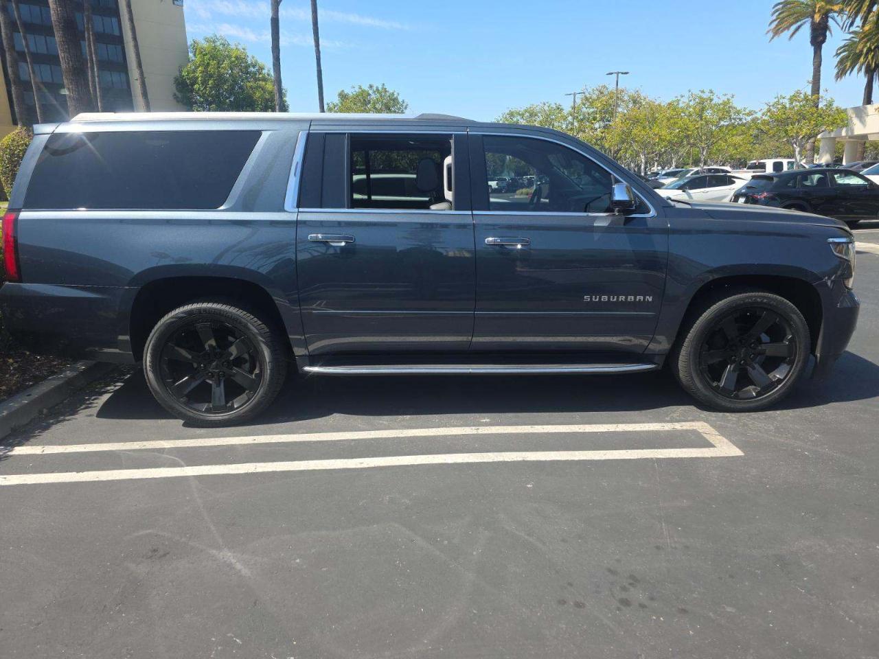 Chevrolet Suburban 4WD 4dr Premier 2020