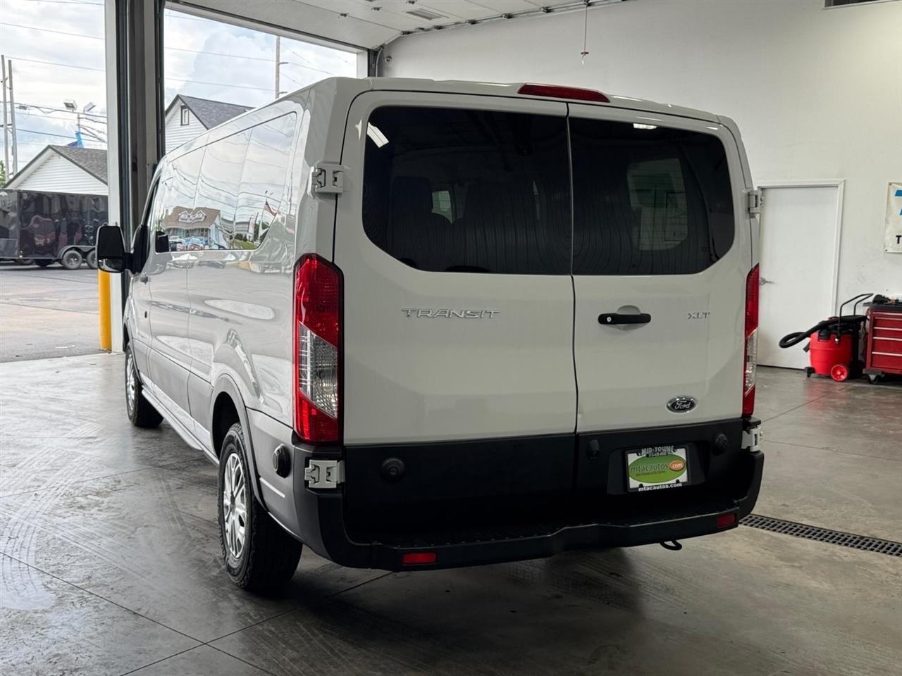 Ford Transit Passenger Wagon T-350 148" Low Roof XLT Swing-Out RH Dr 2019