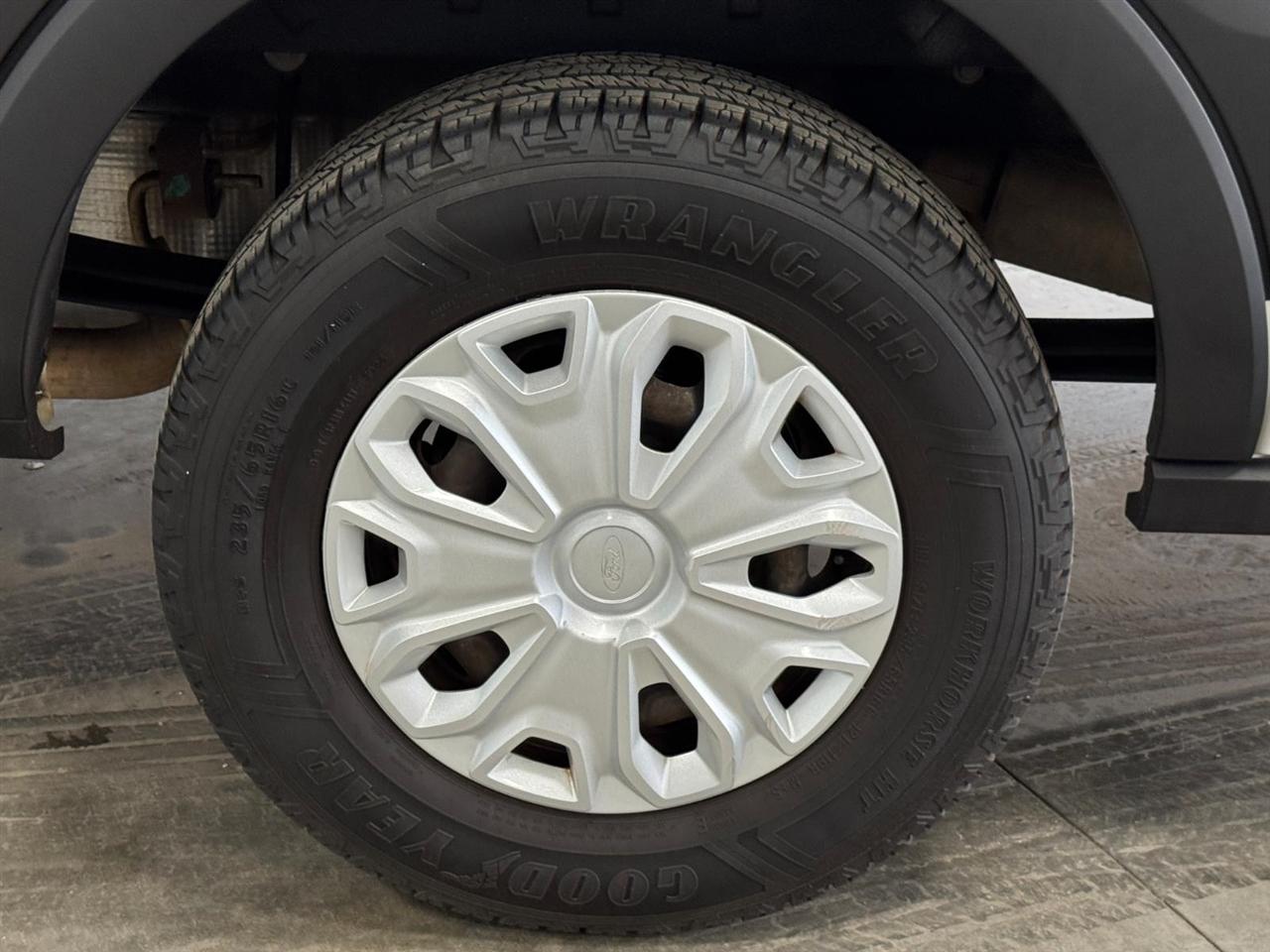 Ford Transit Passenger Wagon T-350 148" Low Roof XLT Swing-Out RH Dr 2019