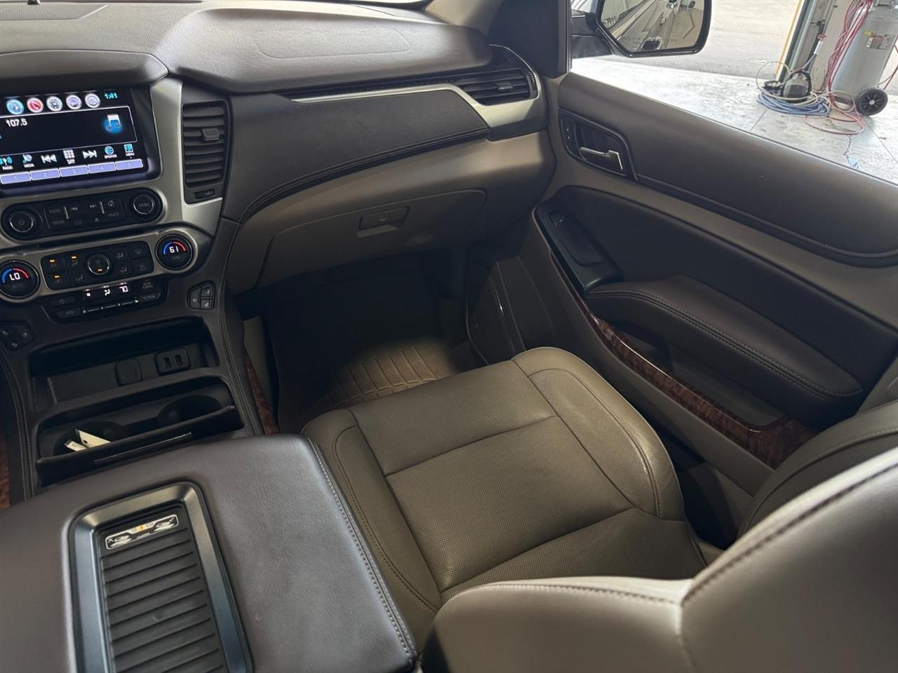 Chevrolet Suburban 4WD 4dr 1500 Premier 2018