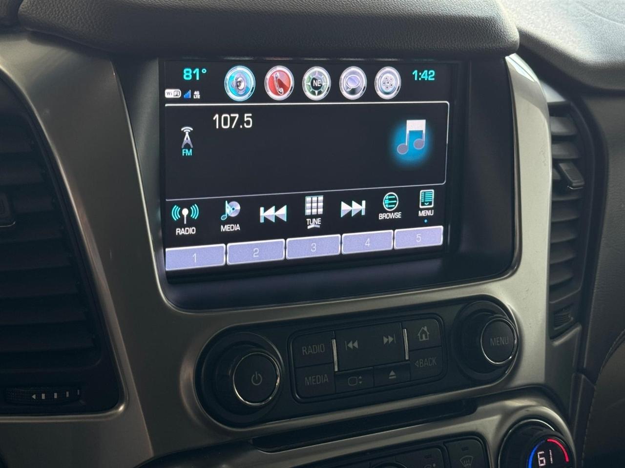 Chevrolet Suburban 4WD 4dr 1500 Premier 2018