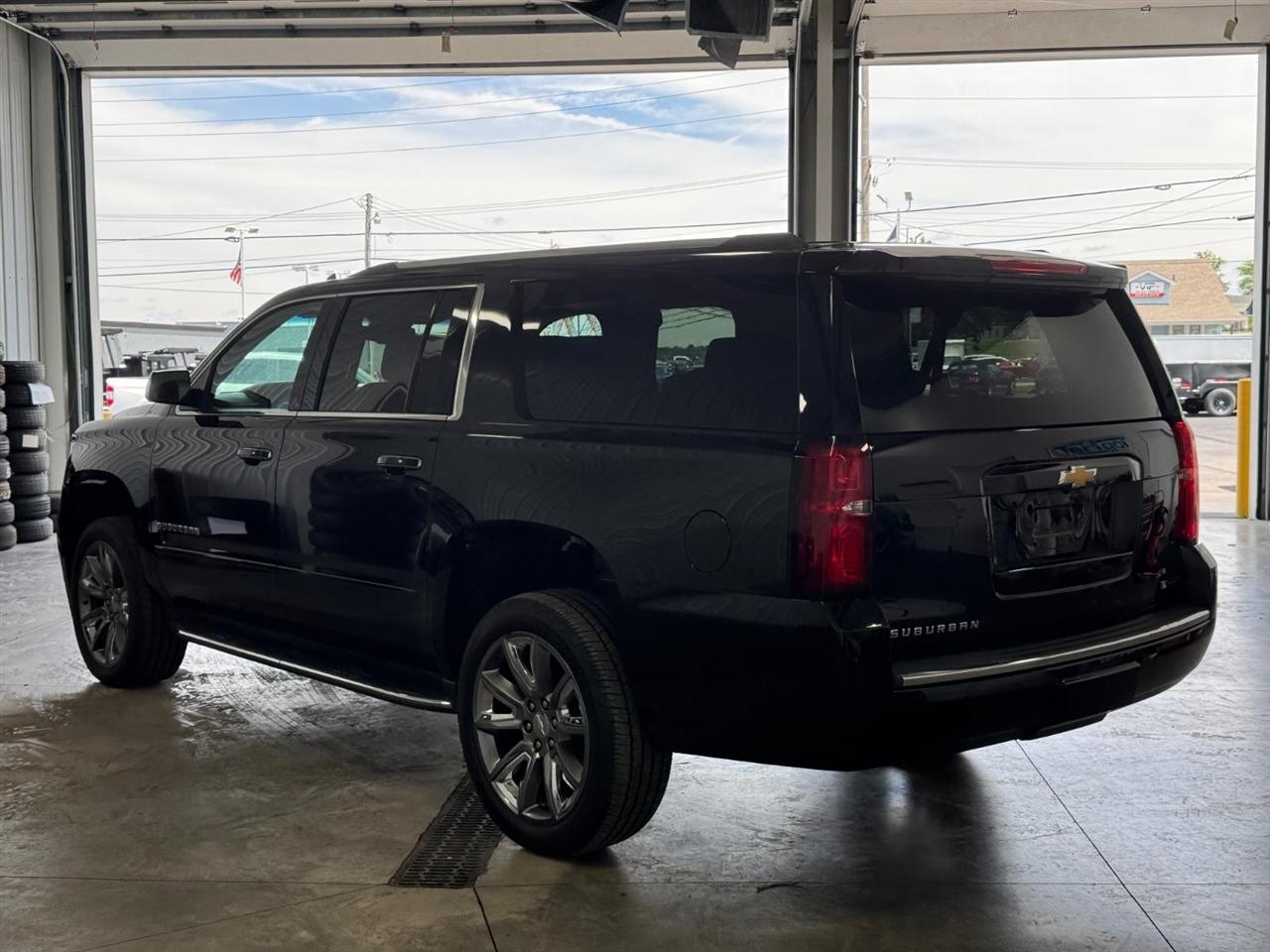 Chevrolet Suburban 4WD 4dr 1500 Premier 2018