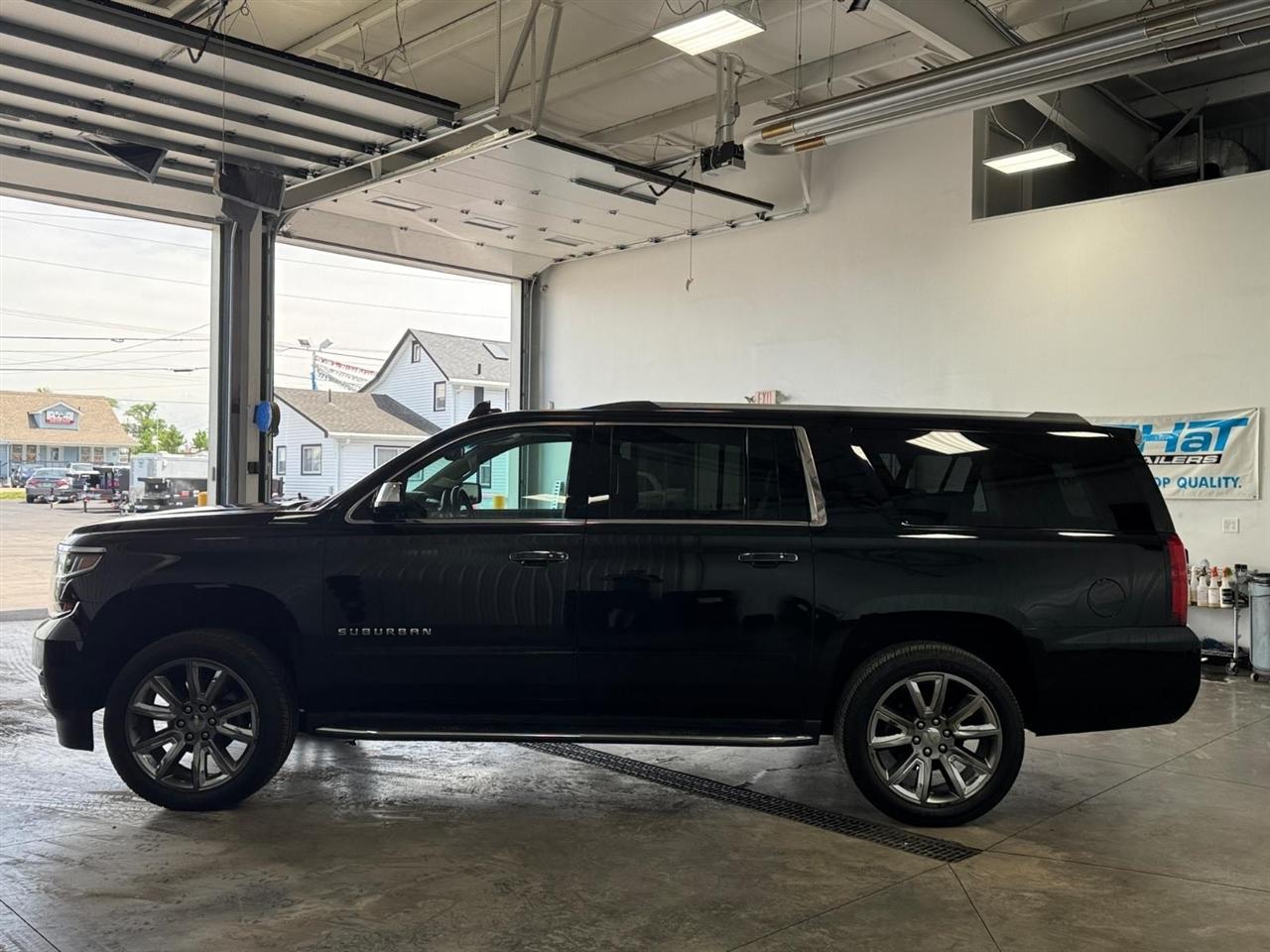 Chevrolet Suburban 4WD 4dr 1500 Premier 2018