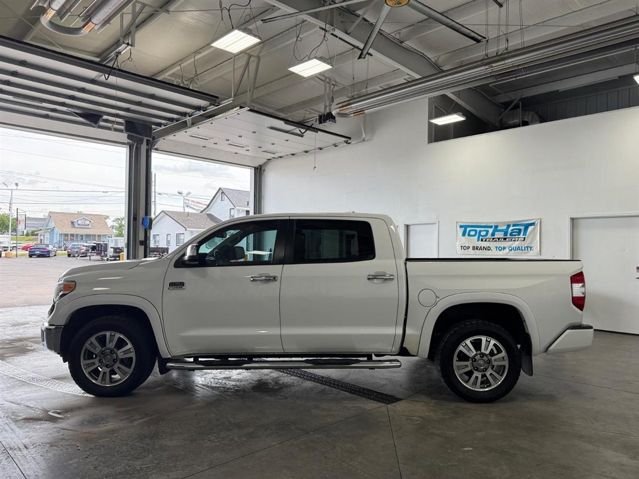 Toyota Tundra 4WD 1794 Edition CrewMax 5.5' Bed 5.7L FFV (Natl) 2017