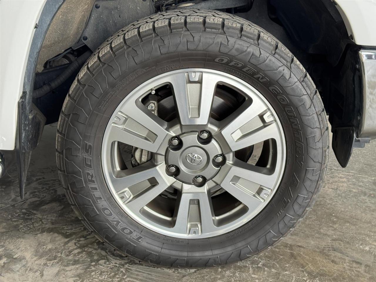 Toyota Tundra 4WD 1794 Edition CrewMax 5.5' Bed 5.7L FFV (Natl) 2017