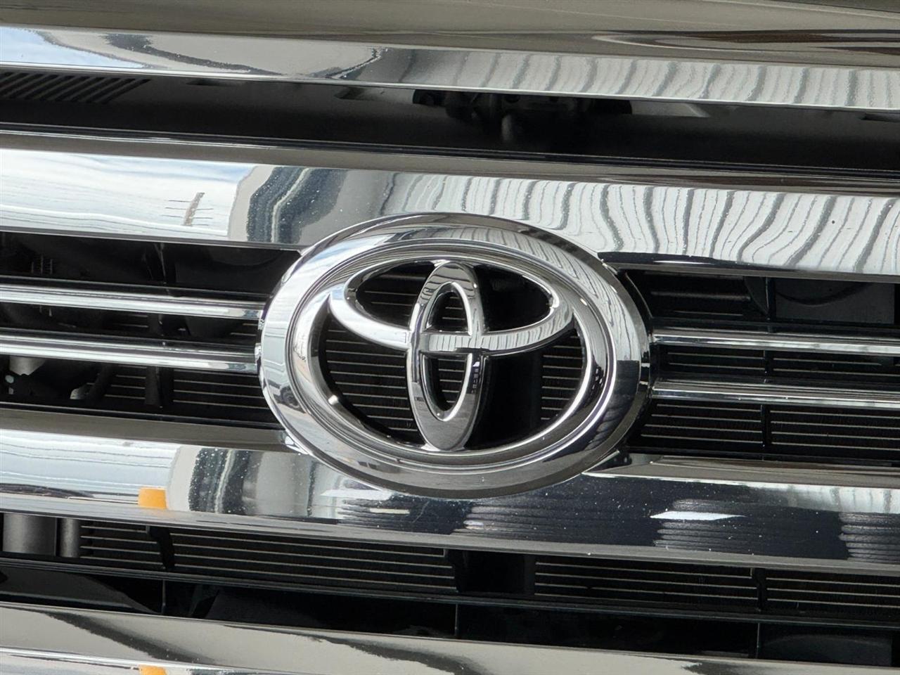 Toyota Tundra 4WD 1794 Edition CrewMax 5.5' Bed 5.7L FFV (Natl) 2017