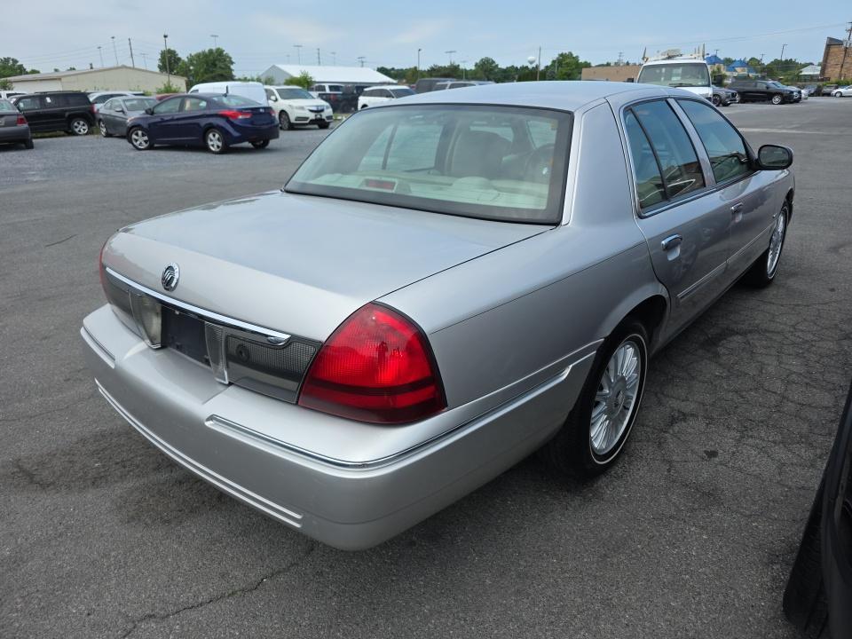 Mercury Grand Marquis 4dr Sdn LS 2011