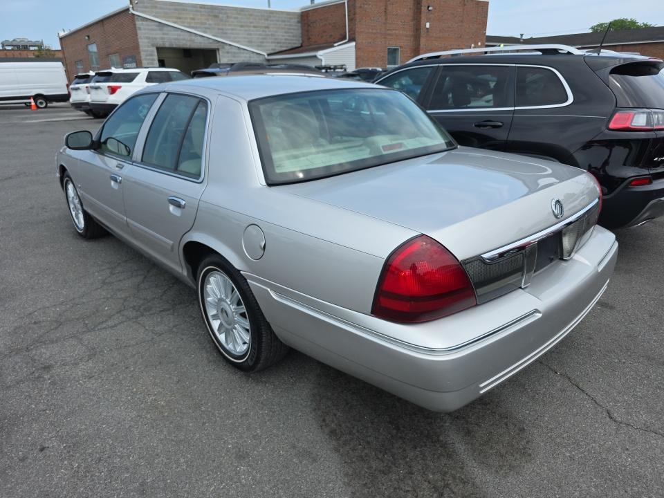 Mercury Grand Marquis 4dr Sdn LS 2011