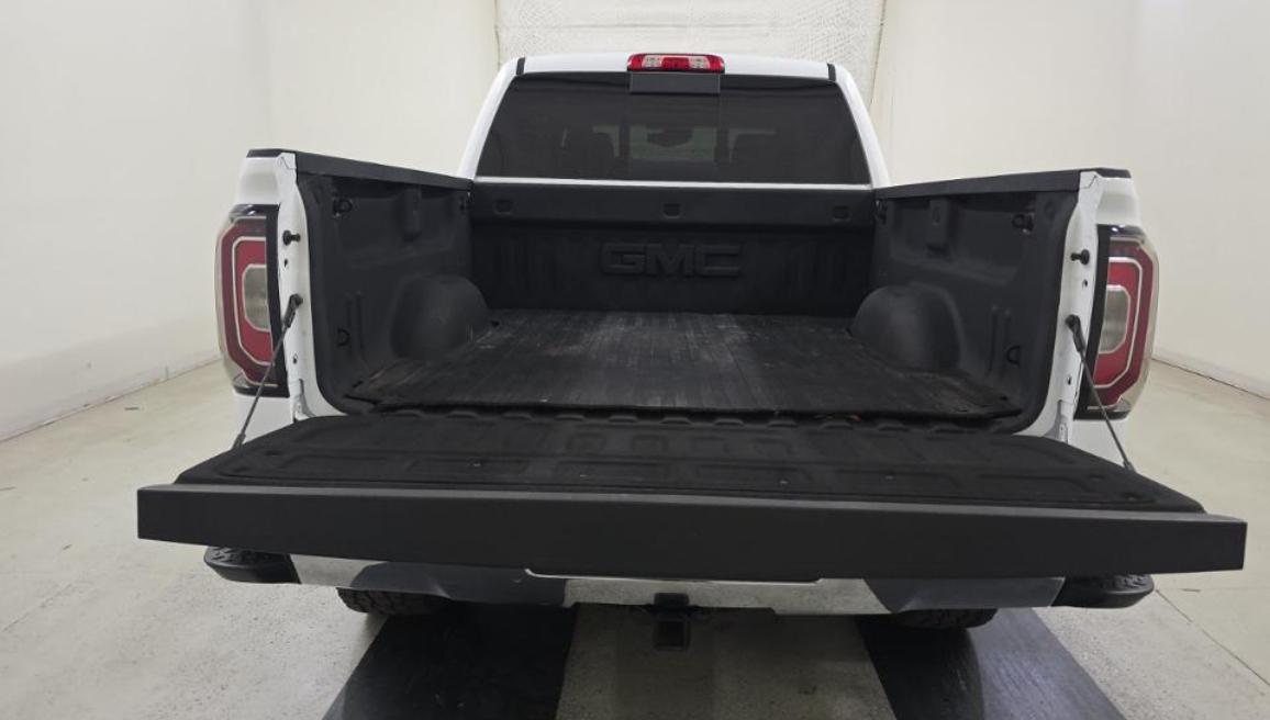 GMC Sierra 1500 4WD Crew Cab 143.5" SLT 2018