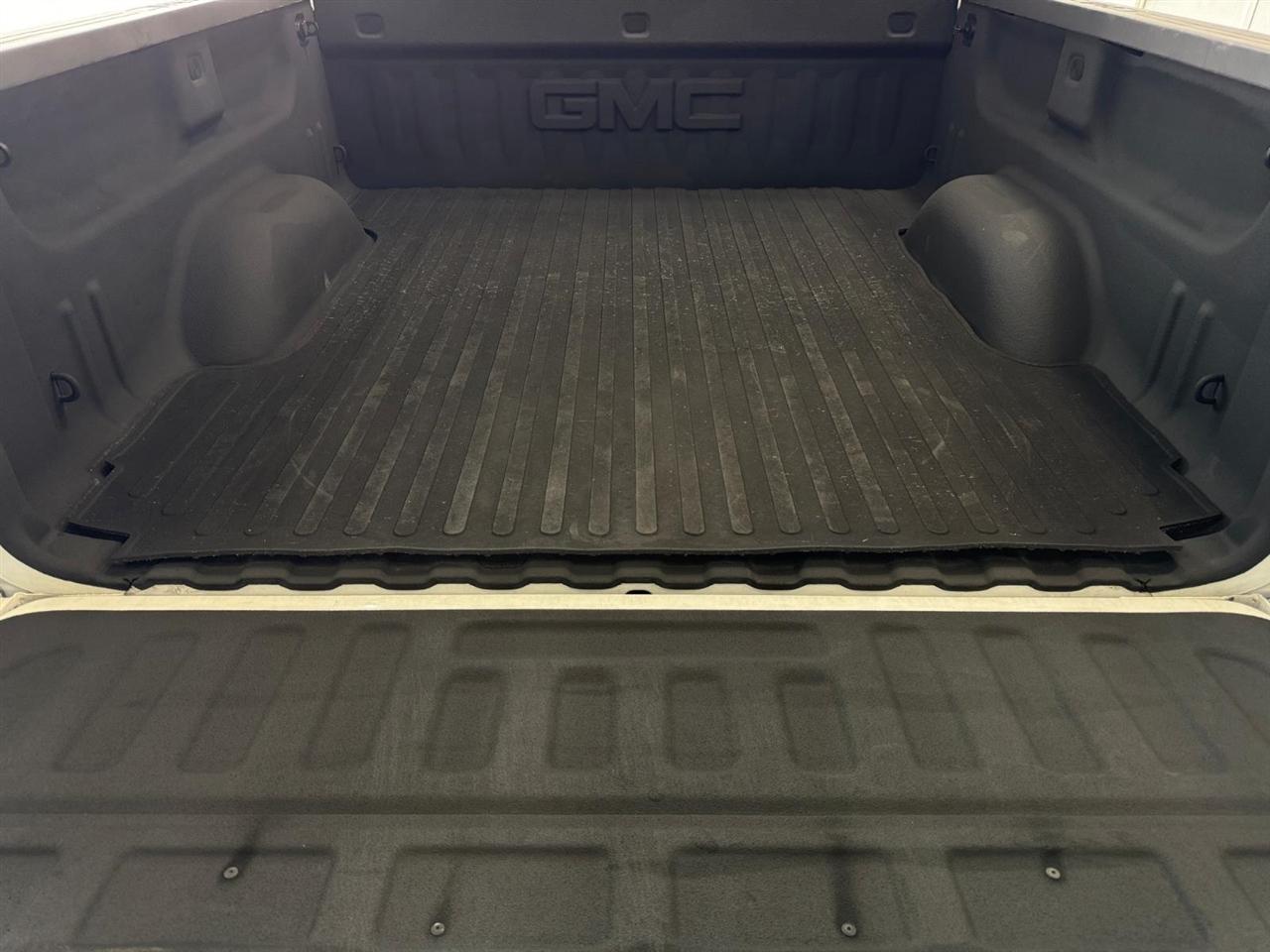 GMC Sierra 1500 4WD Crew Cab 143.5" SLT 2018
