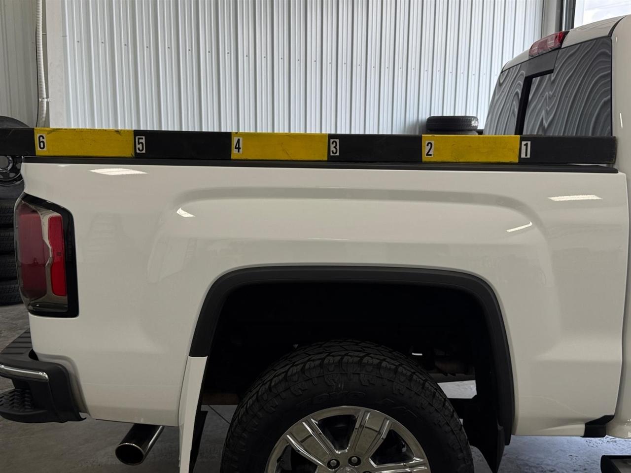GMC Sierra 1500 4WD Crew Cab 143.5" SLT 2018