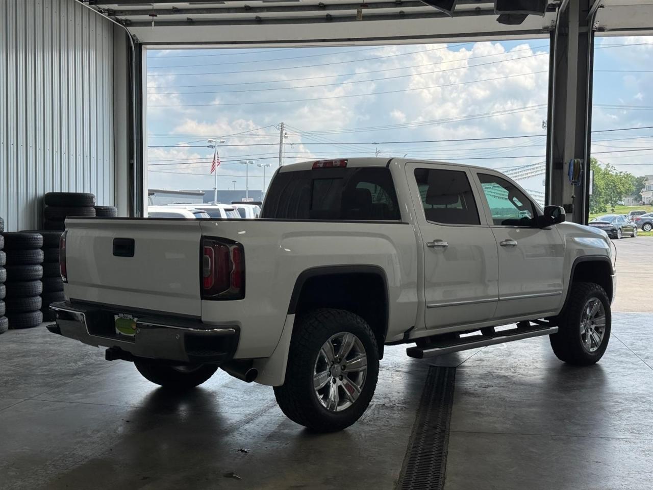 GMC Sierra 1500 4WD Crew Cab 143.5" SLT 2018