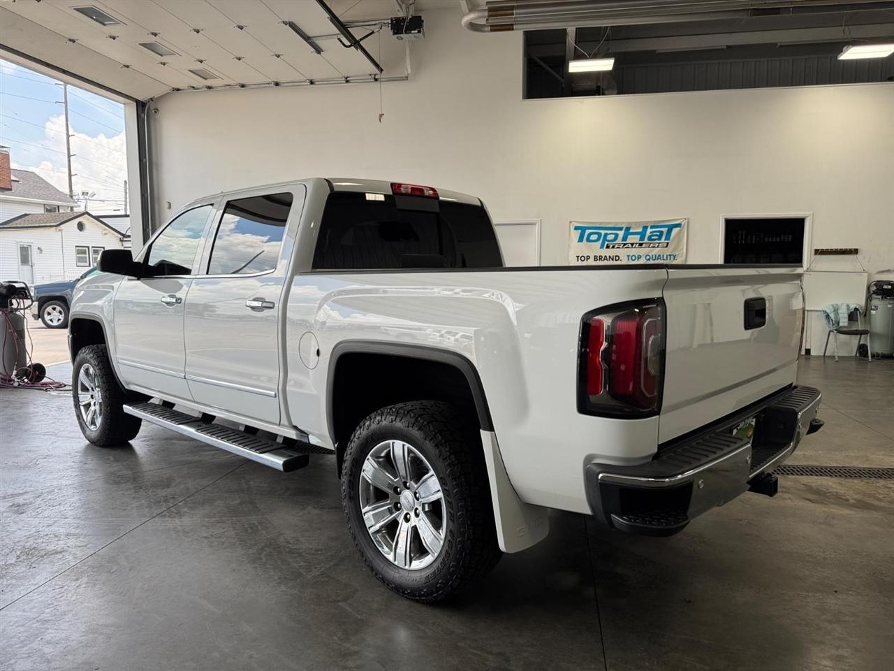 GMC Sierra 1500 4WD Crew Cab 143.5" SLT 2018