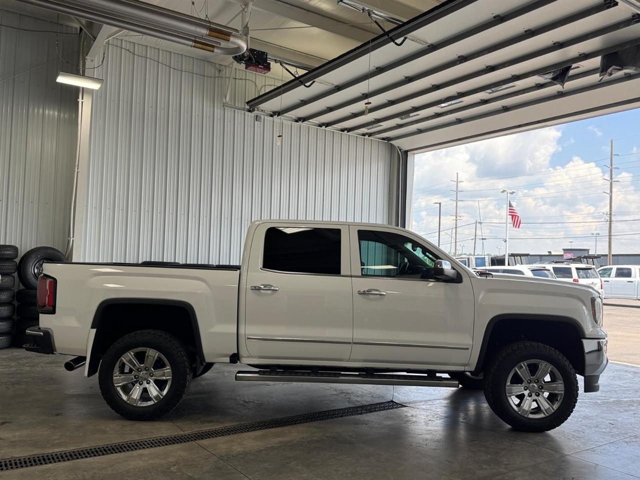 GMC Sierra 1500 4WD Crew Cab 143.5" SLT 2018