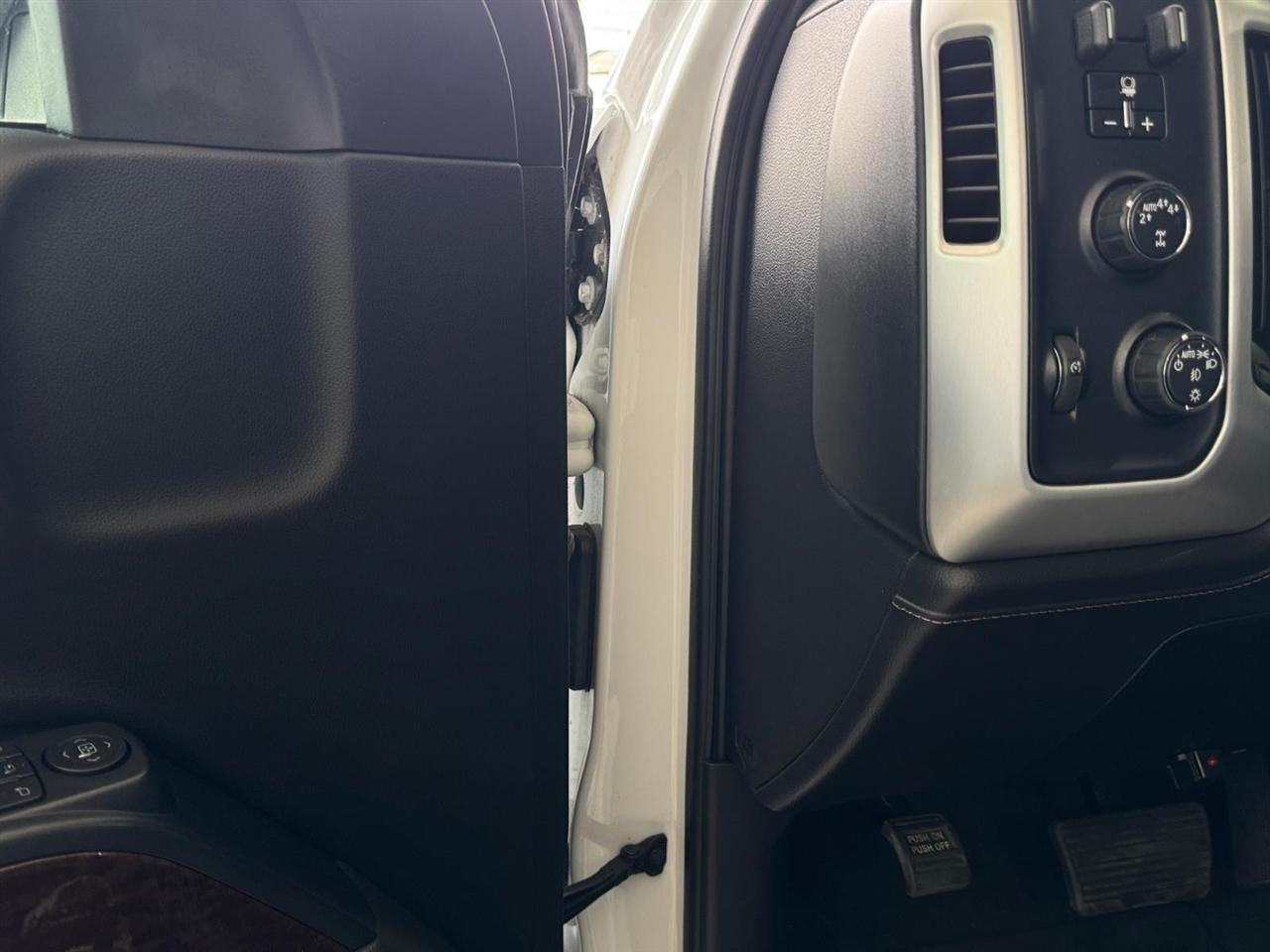 GMC Sierra 1500 4WD Crew Cab 143.5" SLT 2018