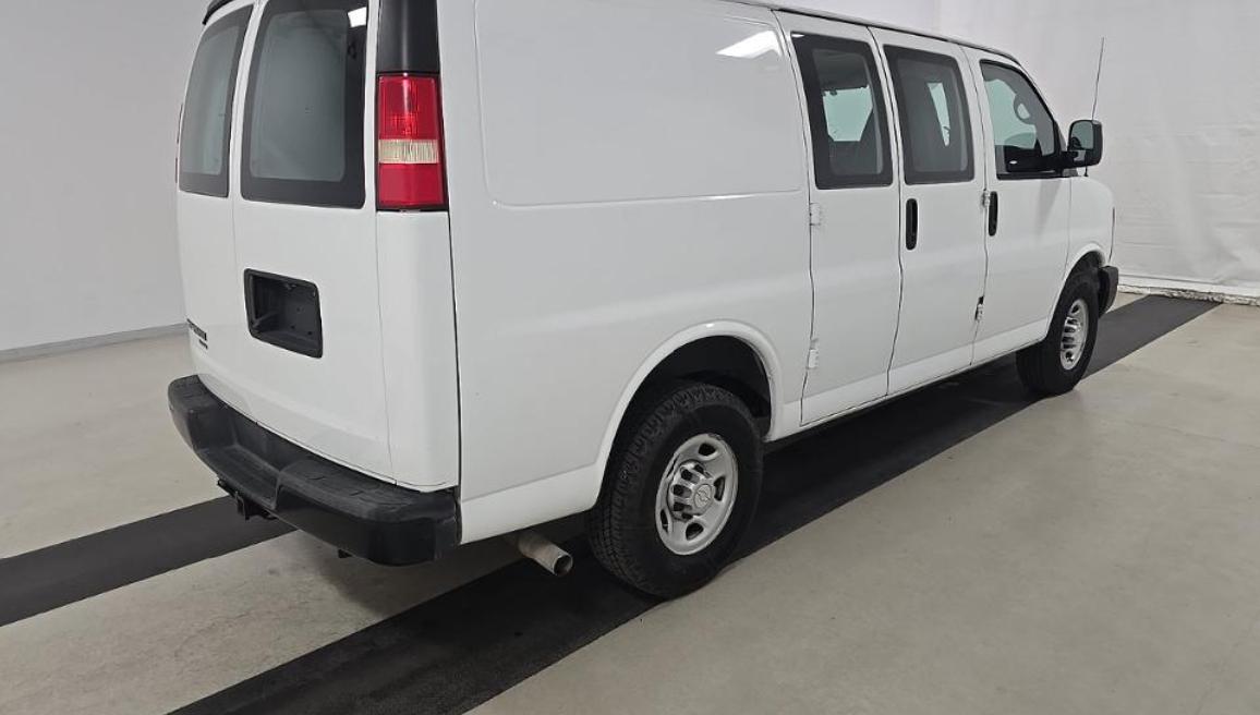 Chevrolet Express Cargo Van RWD 2500 135" 2015