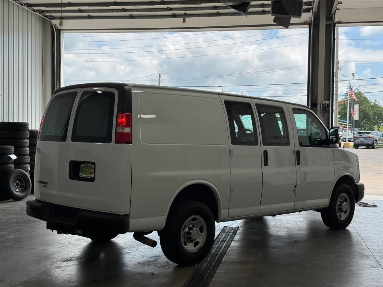 Chevrolet Express Cargo Van RWD 2500 135" 2015