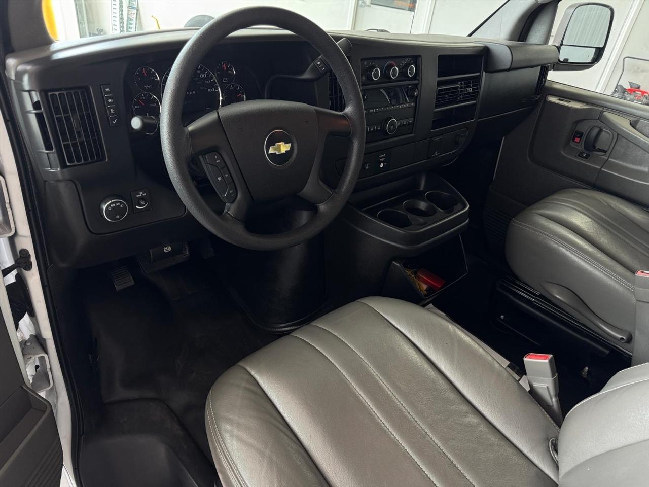 Chevrolet Express Cargo Van RWD 2500 135" 2015