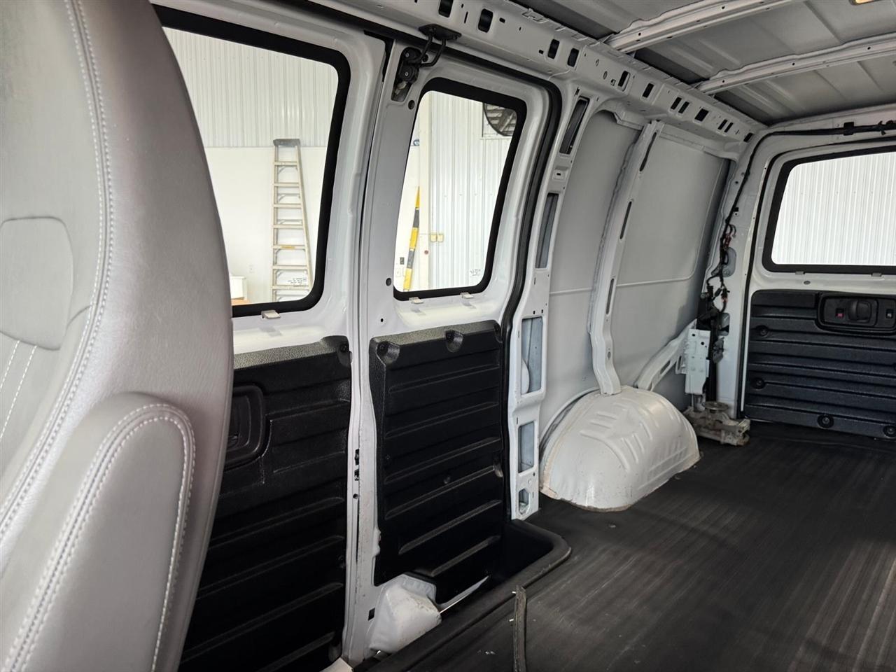 Chevrolet Express Cargo Van RWD 2500 135" 2015