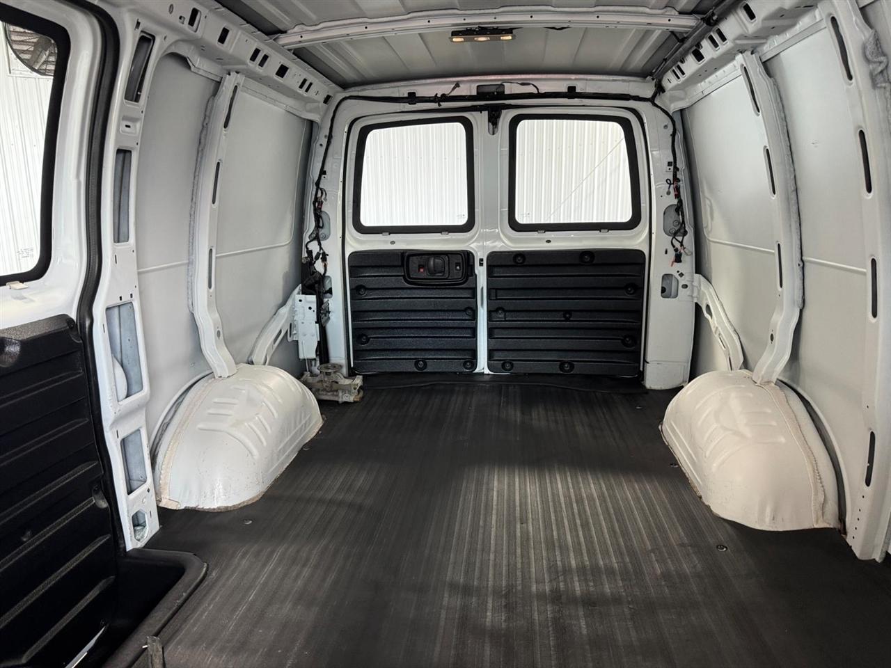 Chevrolet Express Cargo Van RWD 2500 135" 2015