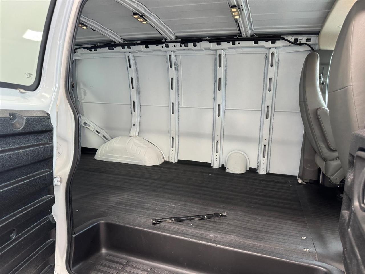 Chevrolet Express Cargo Van RWD 2500 135" 2015